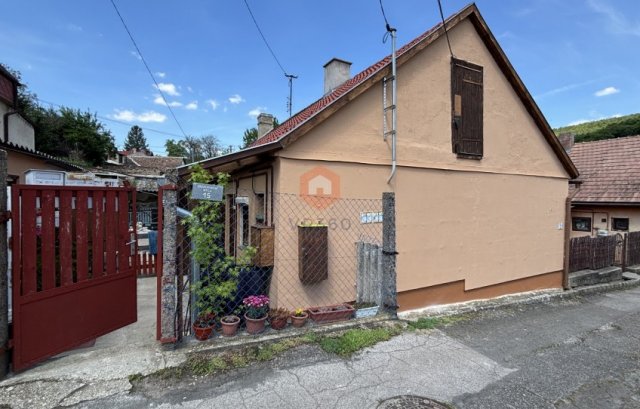 Eladó téglalakás, Pécsett 18.5 M Ft, 1 szobás