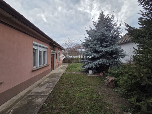 Eladó családi ház, Törökszentmiklóson, Erdős Imre utcában