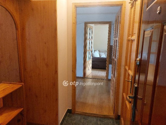 Eladó téglalakás, Gödöllőn 74 M Ft, 2 szobás