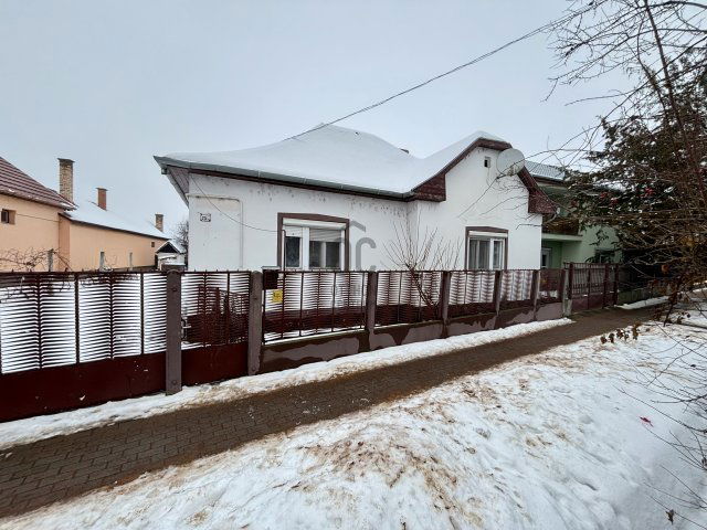 Eladó családi ház, Hajdúszováton 29.9 M Ft, 3 szobás