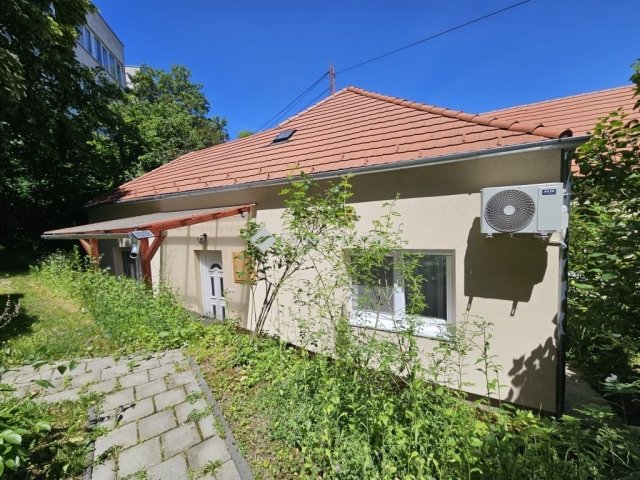 Eladó téglalakás, Veszprémben 49.5 M Ft, 1 szobás