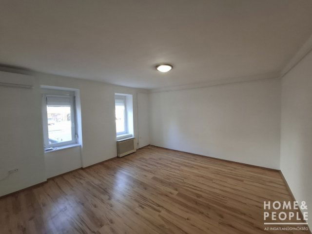 Eladó téglalakás, Szegeden 36 M Ft, 1 szobás