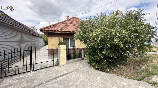 Eladó családi ház, Dunaharasztin 64.99 M Ft, 5 szobás
