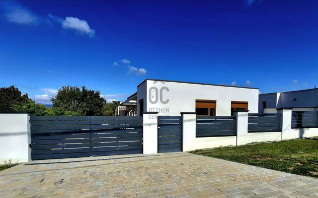 Eladó családi ház, Pécsett 118.99 M Ft, 3 szobás