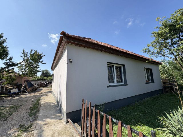 Eladó családi ház, Szirmabesenyőn 55.9 M Ft, 4 szobás