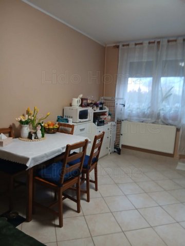 Eladó panellakás, Tatabányán 43.99 M Ft, 2+1 szobás