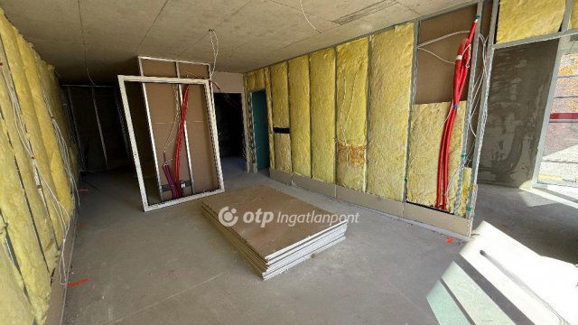 Eladó téglalakás, Balatonalmádiban 168 M Ft, 3 szobás