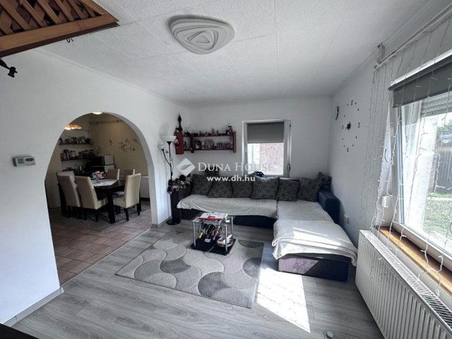 Eladó családi ház, Albertirsán 67 M Ft, 8 szobás