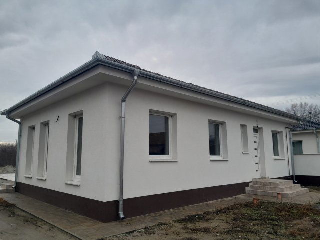 Eladó családi ház, Helvécián 105 M Ft, 5+2 szobás