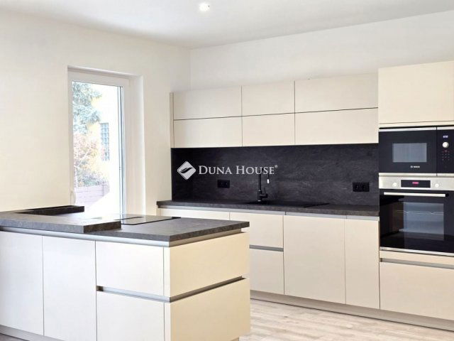 Kiadó téglalakás, albérlet, Pécsett 400 E Ft / hó, 3 szobás