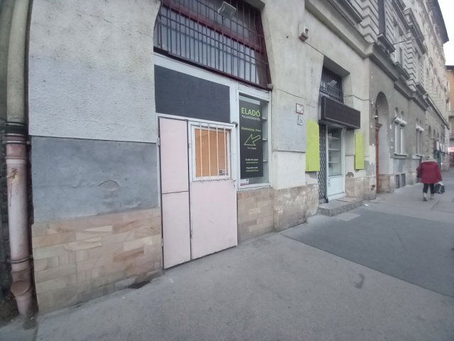 Eladó üzlethelyiség, Budapesten, VII. kerületben, Almássy téren