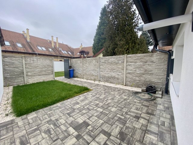 Eladó sorház, Békéscsabán 68.8 M Ft, 3 szobás