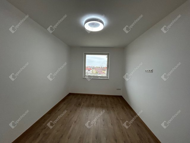 Kiadó téglalakás, albérlet, Győrött 304 E Ft / hó, 3 szobás