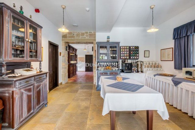 Eladó üzlethelyiség, Bakonybélben 420 M Ft, 12 szobás