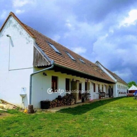 Eladó családi ház, Gannán 86.99 M Ft, 7 szobás