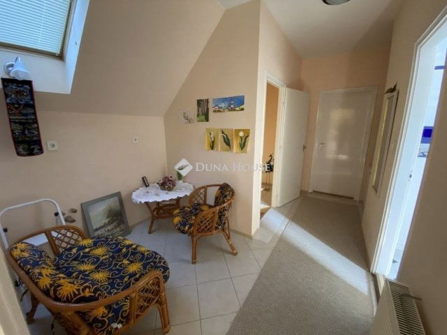 Eladó családi ház, Pécsett 125 M Ft, 5 szobás