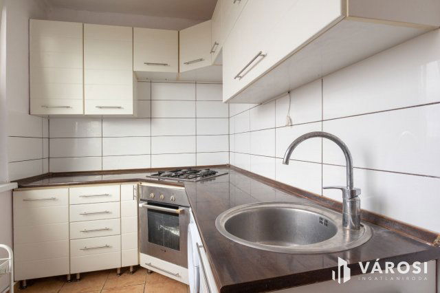 Eladó panellakás, Szegeden 47 M Ft, 3 szobás