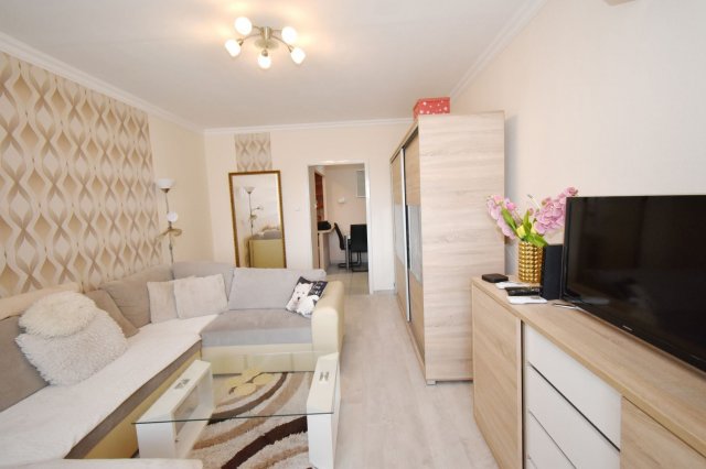 Eladó panellakás, Debrecenben 60.9 M Ft, 2 szobás