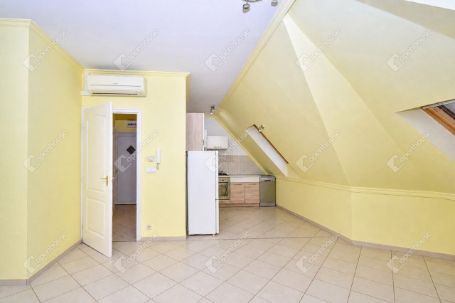 Eladó téglalakás, Szegeden 59 M Ft, 3 szobás