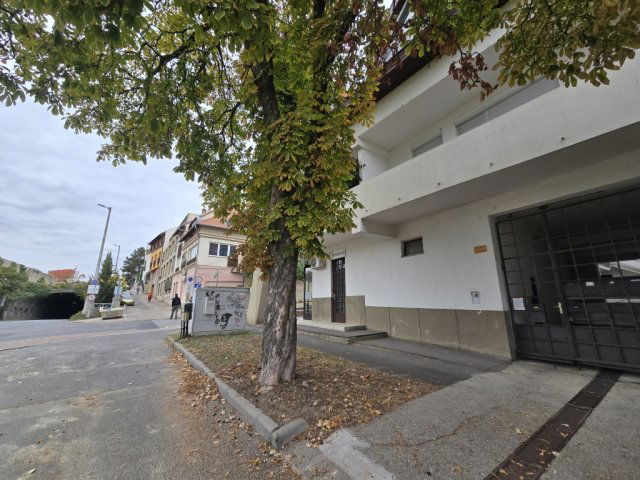 Eladó téglalakás, Pécsett 68.9 M Ft, 4 szobás