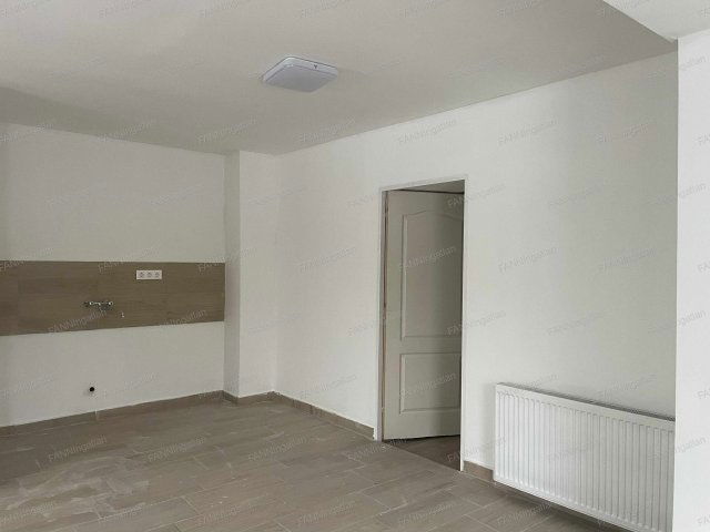 Eladó családi ház, Lábatlanon 27.9 M Ft, 2 szobás