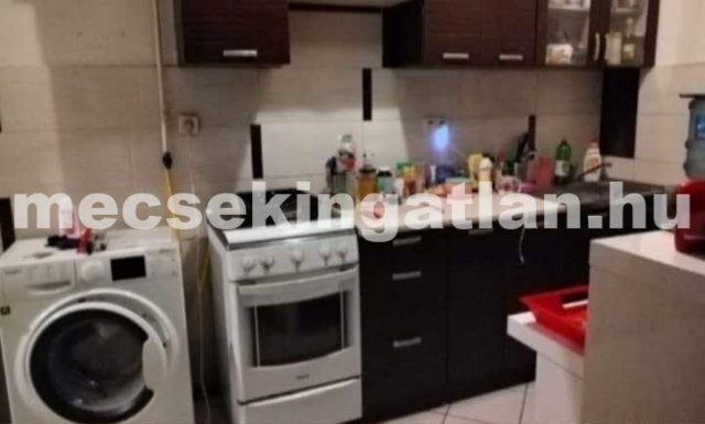 Eladó téglalakás, Pécsett, Kolozsvár utcában 31 M Ft, 2 szobás