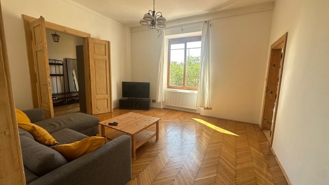 Kiadó téglalakás, albérlet, Pécsett, Anna utcában, 3 szobás