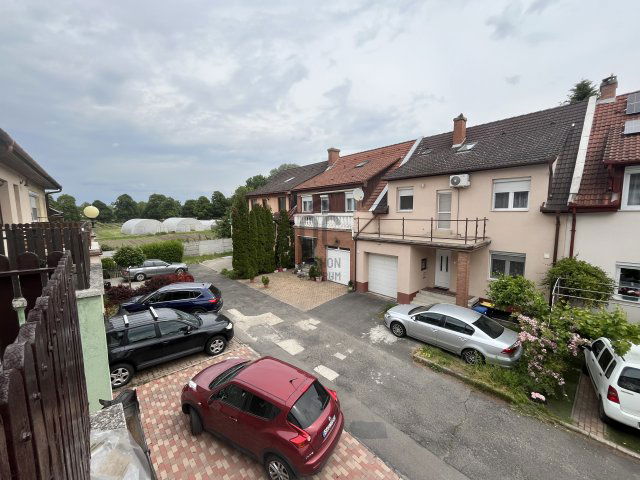 Kiadó sorház, albérlet, Debrecenben 400 E Ft / hó, 4 szobás