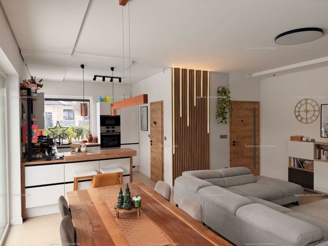 Eladó családi ház, Debrecenben, Vadmeggyes utcában 175 M Ft