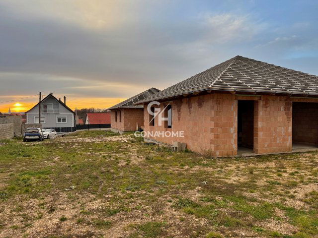 Eladó ikerház, Veszprémben 114.9 M Ft, 5 szobás