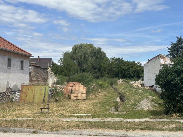 Eladó telek, Pápán, Táncsics Mihály utcában 12.5 M Ft