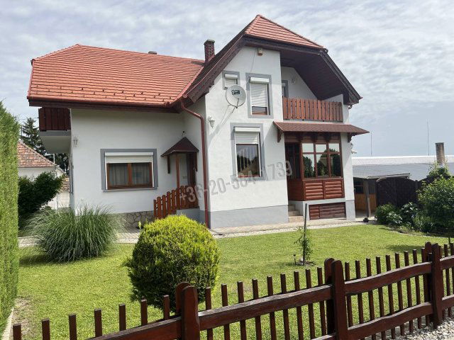 Eladó családi ház, Zalaapátin 169 M Ft, 6 szobás