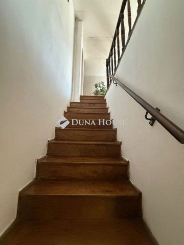 Eladó családi ház, Pécsett 159 M Ft, 5 szobás