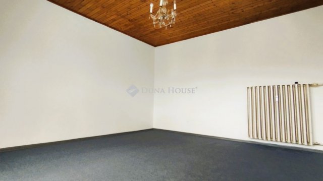 Eladó panellakás, Csornán 37.8 M Ft, 1+1 szobás