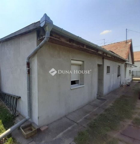 Eladó családi ház, Monoron 54 M Ft, 2 szobás