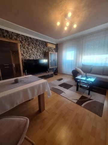 Eladó panellakás, Pápán 38.9 M Ft, 3 szobás