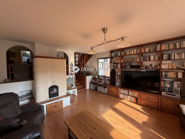 Eladó ikerház, Dunaújvárosban 89.99 M Ft, 6 szobás