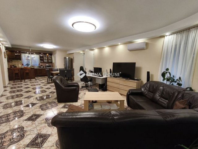 Eladó családi ház, Dunaújvárosban 158 M Ft, 4 szobás