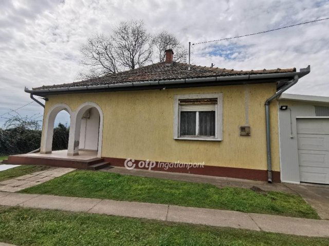 Eladó családi ház, Kisszálláson 95 M Ft, 3 szobás