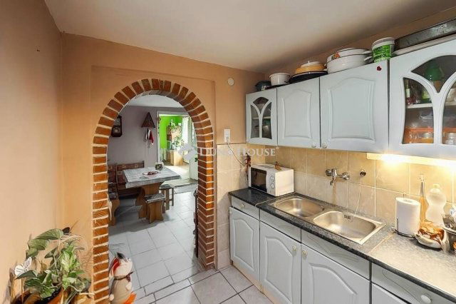 Eladó családi ház, Izsákon 16.5 M Ft, 2 szobás