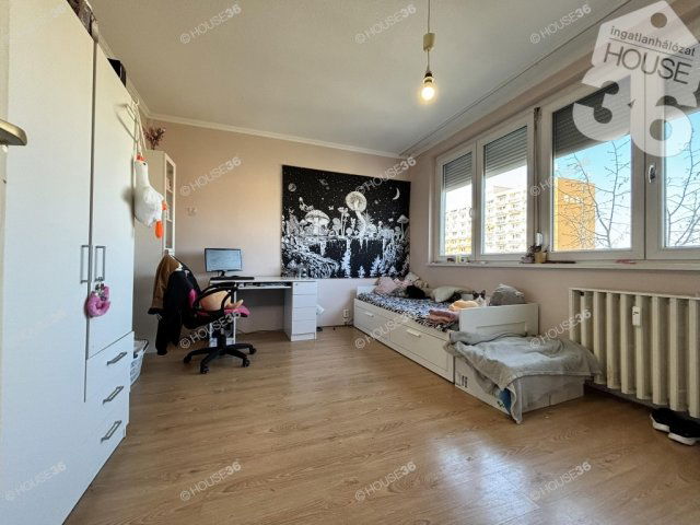 Eladó panellakás, Kecskeméten 38.9 M Ft, 2 szobás