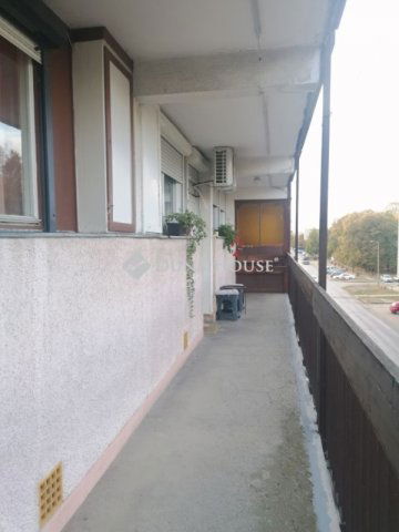 Eladó panellakás, Mohácson 22.9 M Ft, 1 szobás