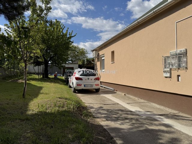 Eladó családi ház, Komáromban, Deák Ferenc utcában 85 M Ft