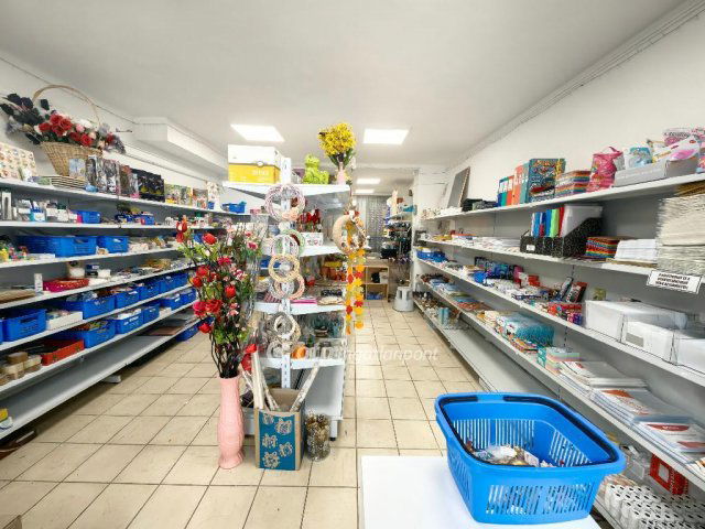 Eladó üzlethelyiség, Kisújszálláson 16.5 M Ft