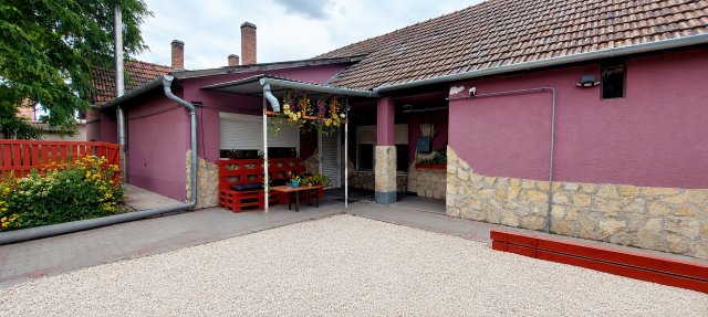Eladó családi ház, Kiskunlacházán 57 M Ft, 5 szobás