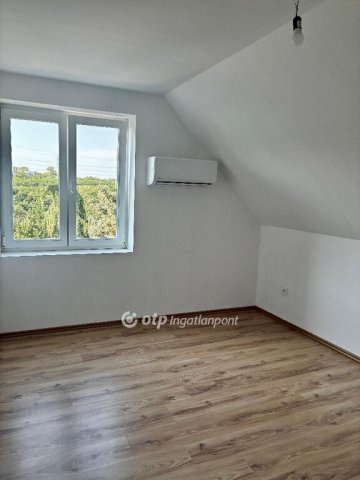 Eladó családi ház, Pécsett 105 M Ft, 2+2 szobás