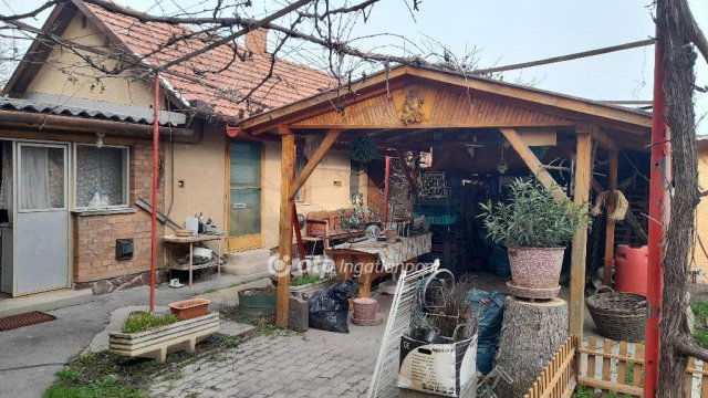 Eladó családi ház, Szegeden 72 M Ft, 3 szobás