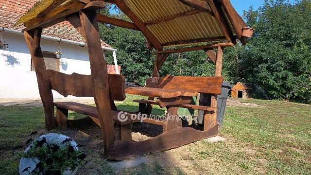 Eladó családi ház, Bakson 15.5 M Ft, 2+1 szobás