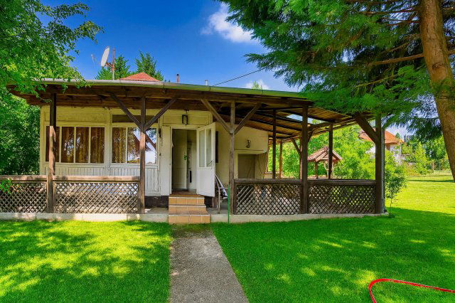 Eladó családi ház, Balatonakarattyán 99 M Ft, 3 szobás