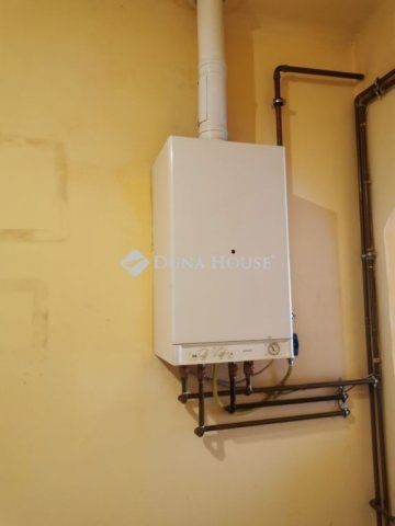 Eladó családi ház, Csolnokon 29.99 M Ft, 2 szobás